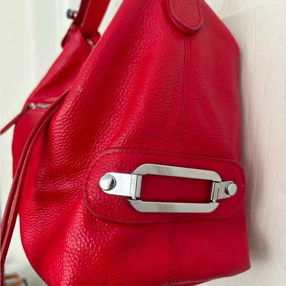 ZENCY MEDIUM RED PEBBLED TOP GRAIN LEATHER ADJUSTABLE STRAP FIVE POCKET HANDBAG - Picture 4 of 10